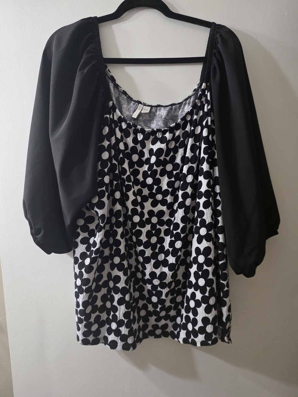 Cato Black & White Floral Puff-Sleeve Blouse